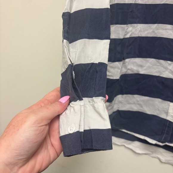 Equipment 100% Silk Blouse - Picture 2 of 12